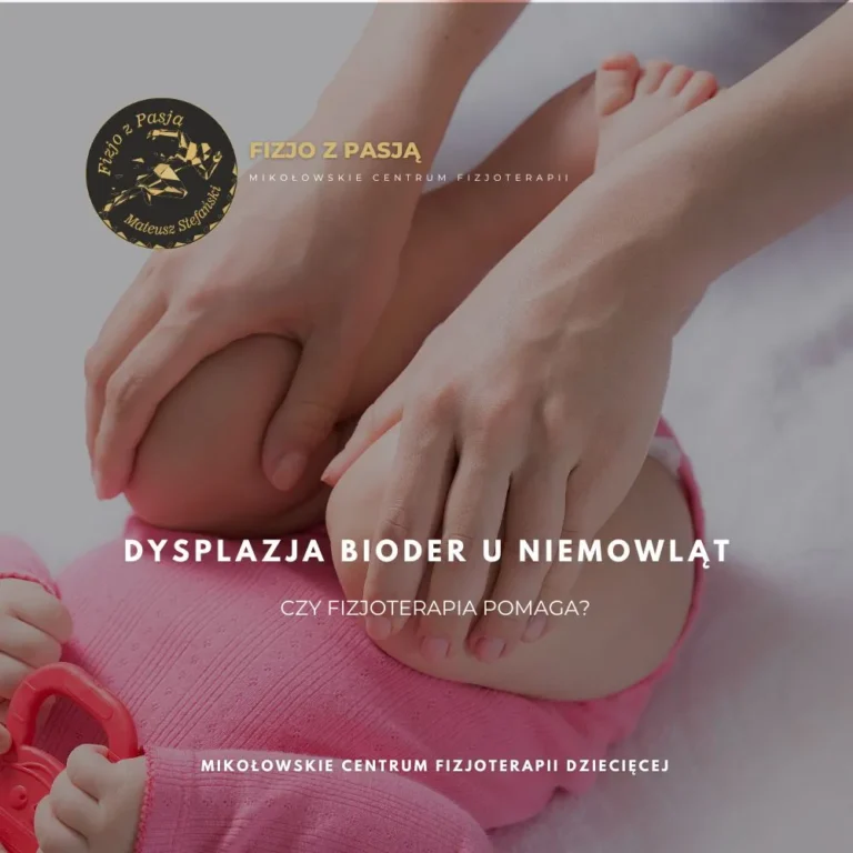 mikołów zbliżenie osoby dorosłej trzymającej biodra dziecka; tekst omawia dysplazję stawu biodrowego i fizjoterapię niemowląt. fizjo z pasją